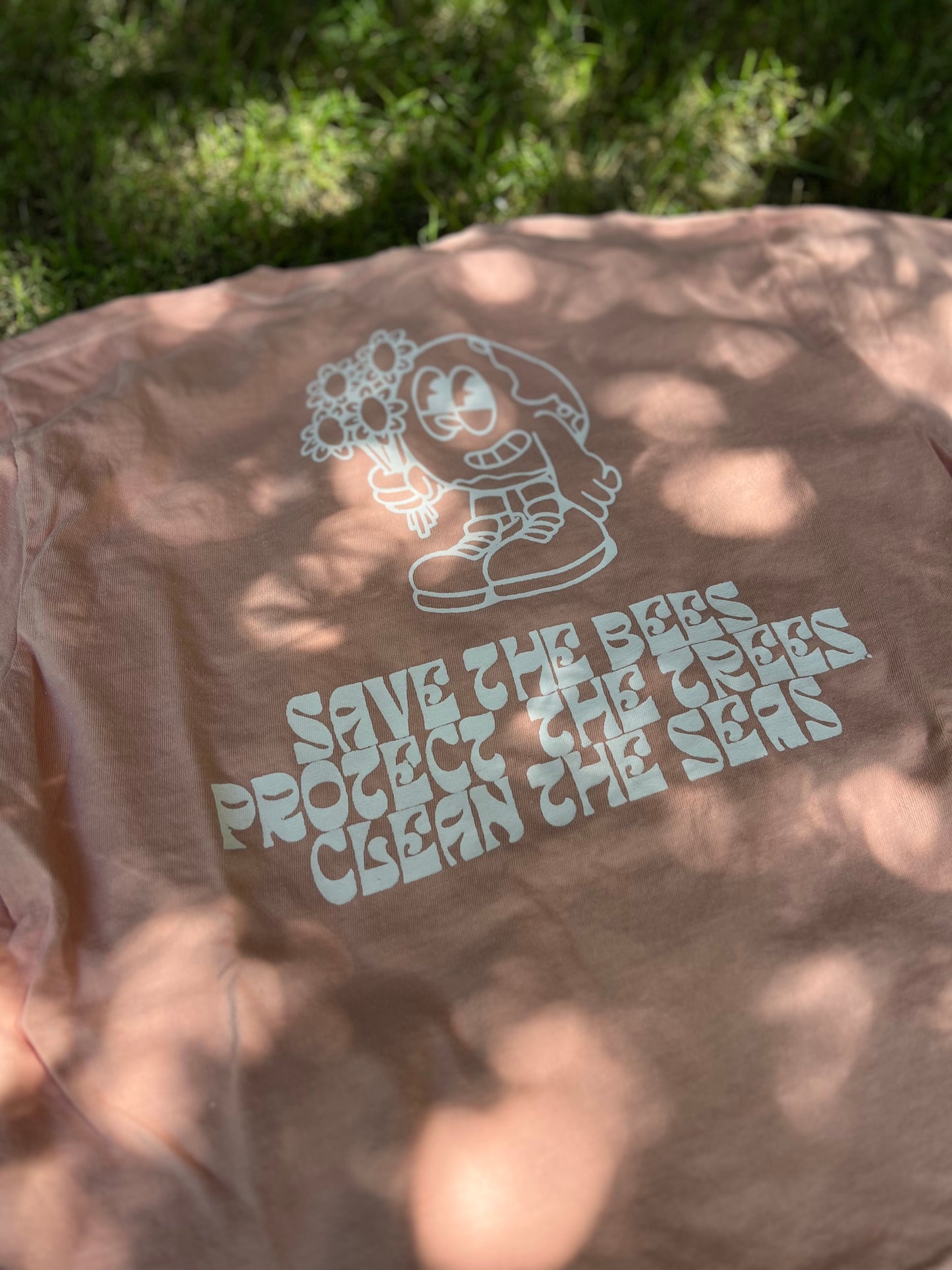 Save the bees graphic tee